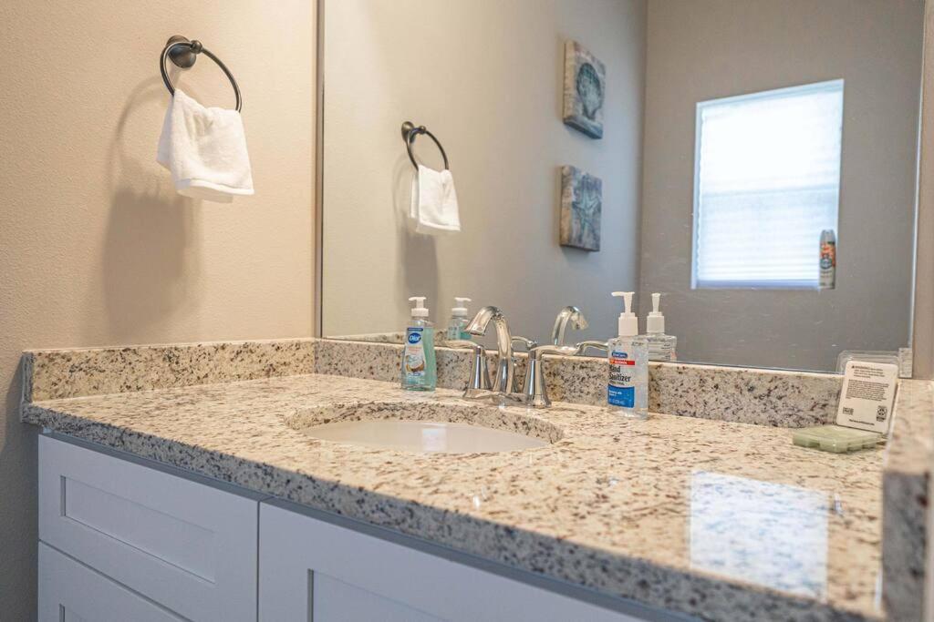 Gorgeous, Brand New 3 Bedrooms Home- Built 2024, Near Seaworld & Lackland Afb San Antonio Exterior foto